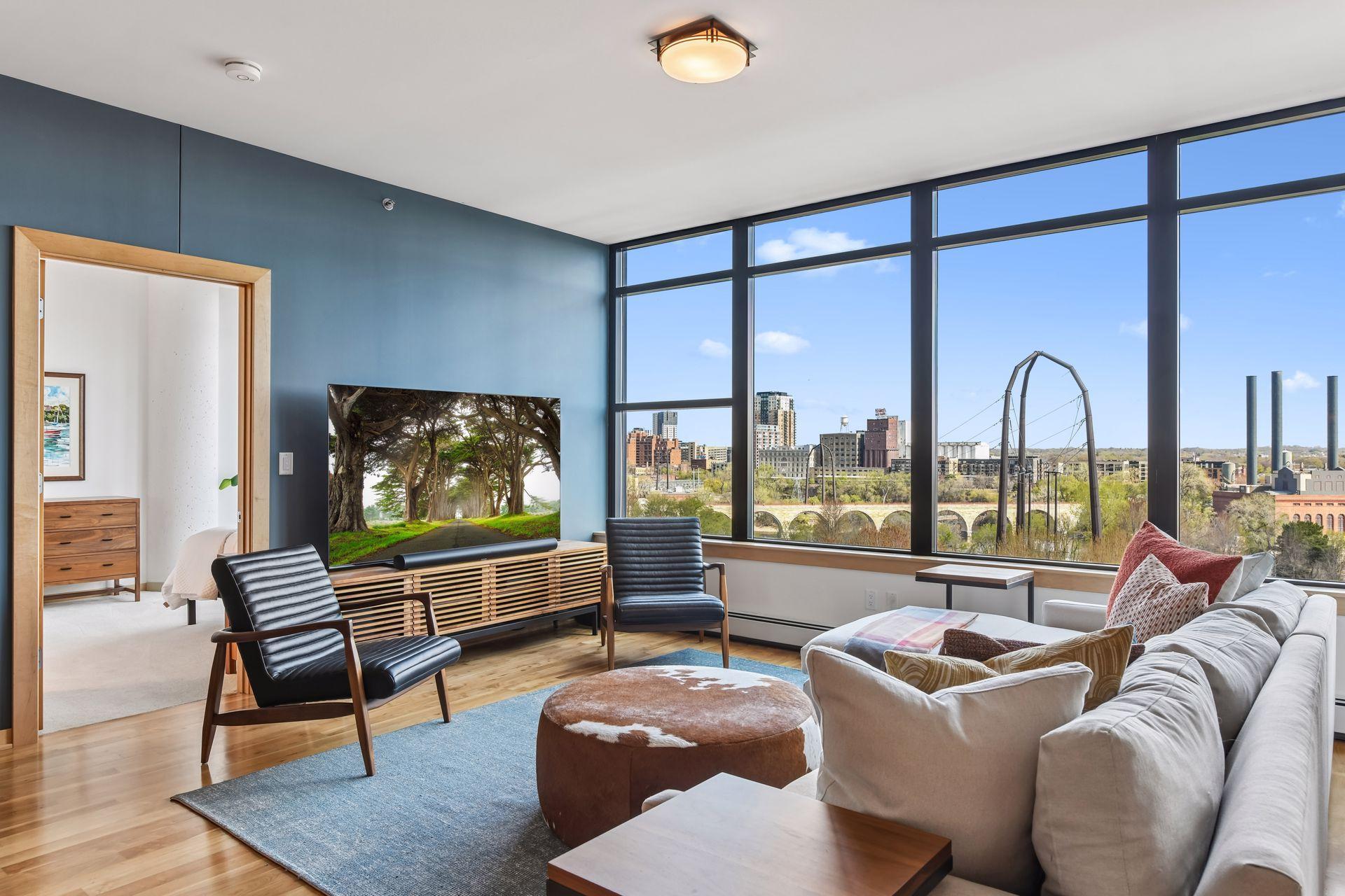 215 10th Avenue S Unit: 708