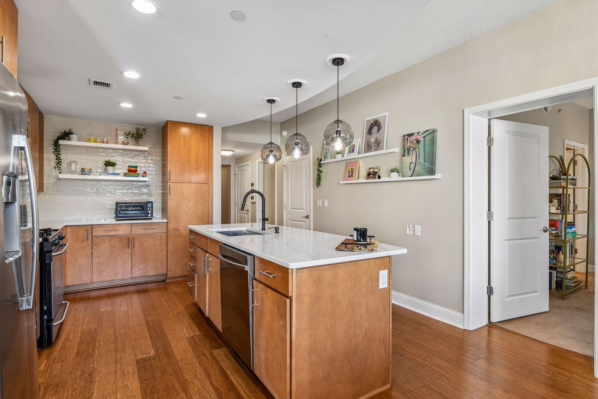 100 3rd Avenue S Unit: 606