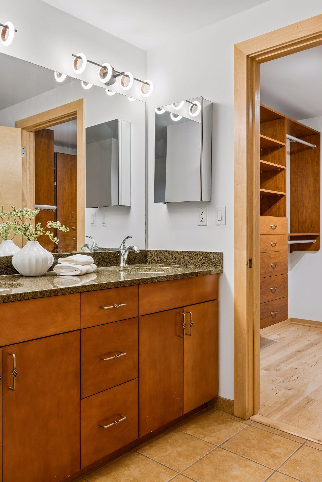 215 10th Avenue S Unit: 411