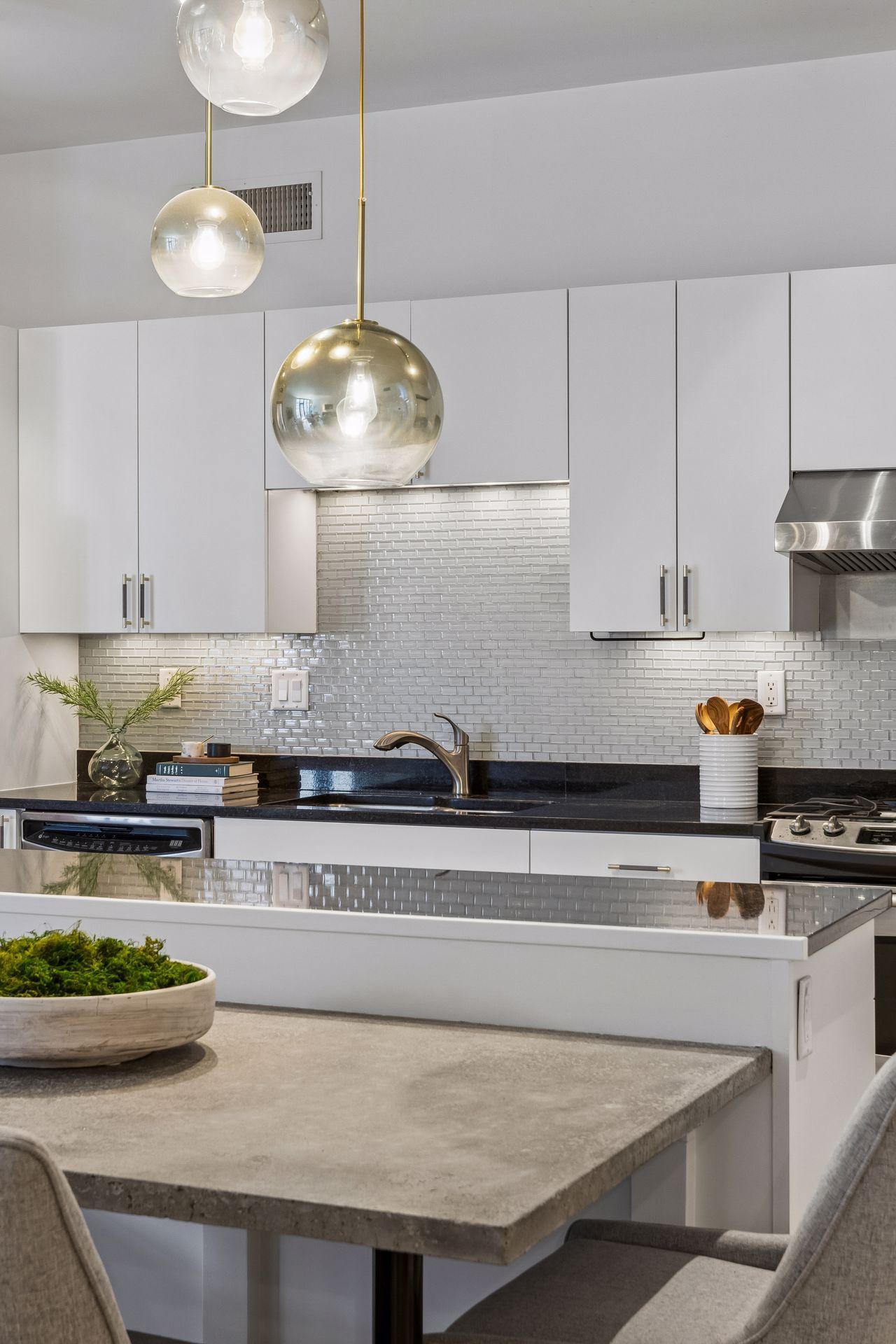 215 10th Avenue S Unit: 411