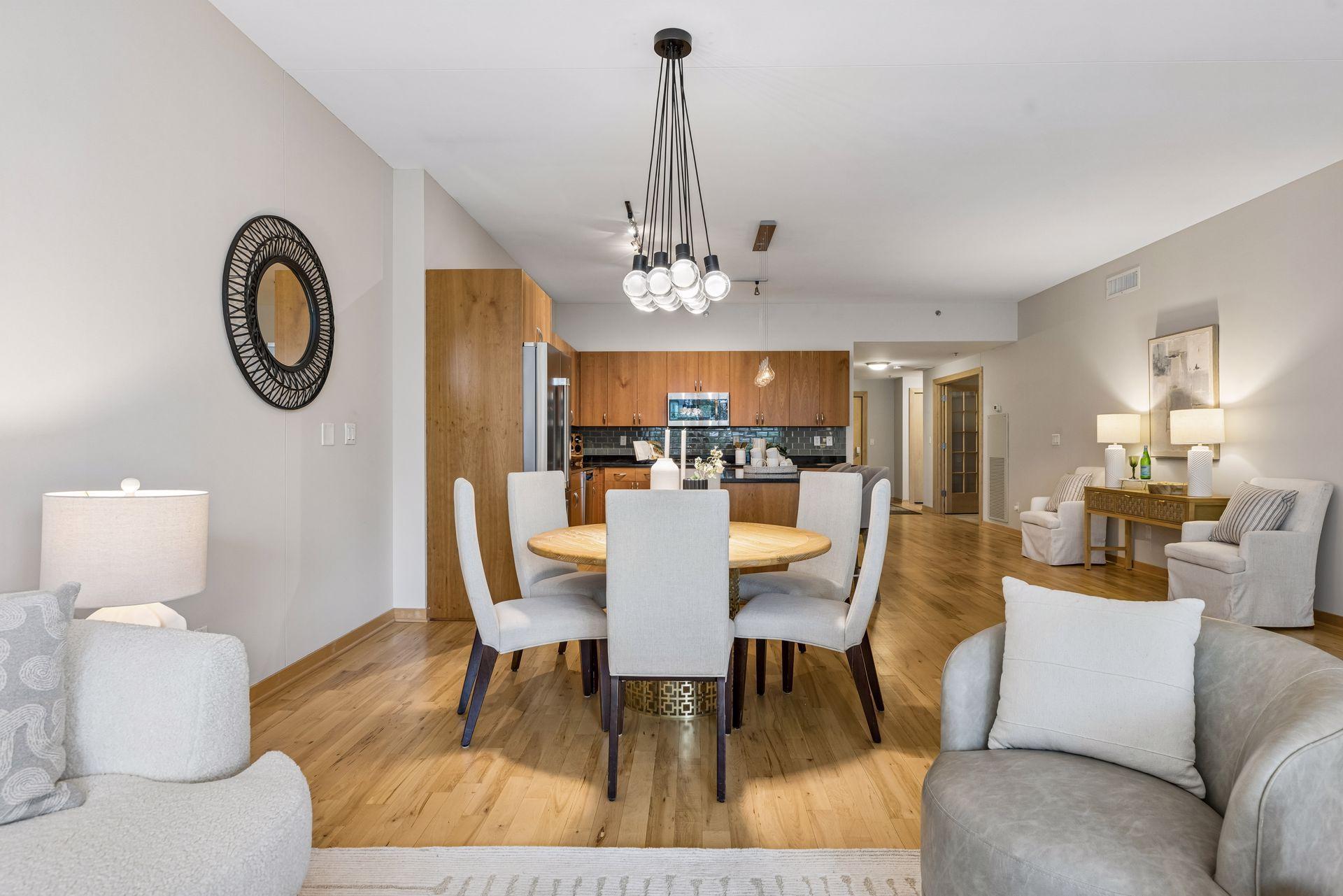 215 10th Avenue S Unit: 220