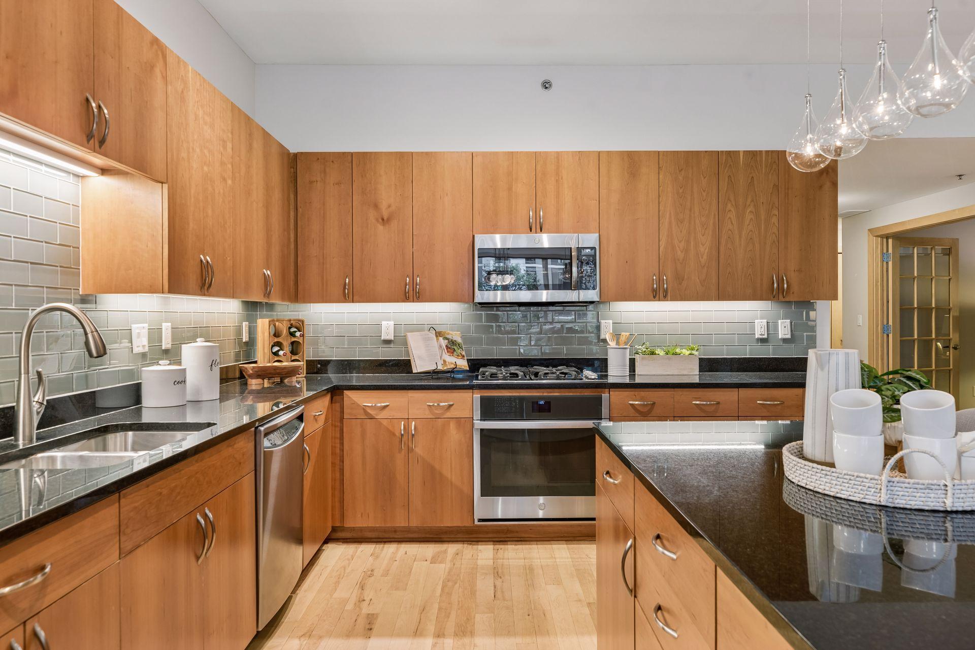 215 10th Avenue S Unit: 220