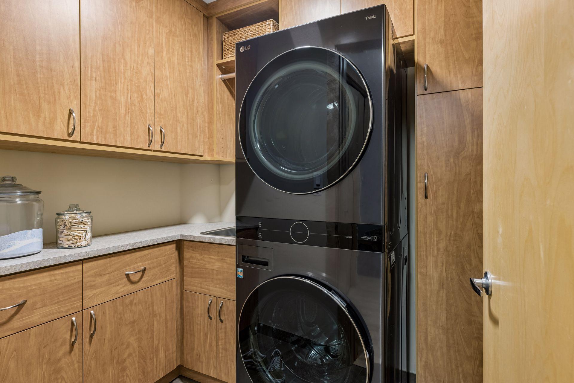 215 10th Avenue S Unit: 220