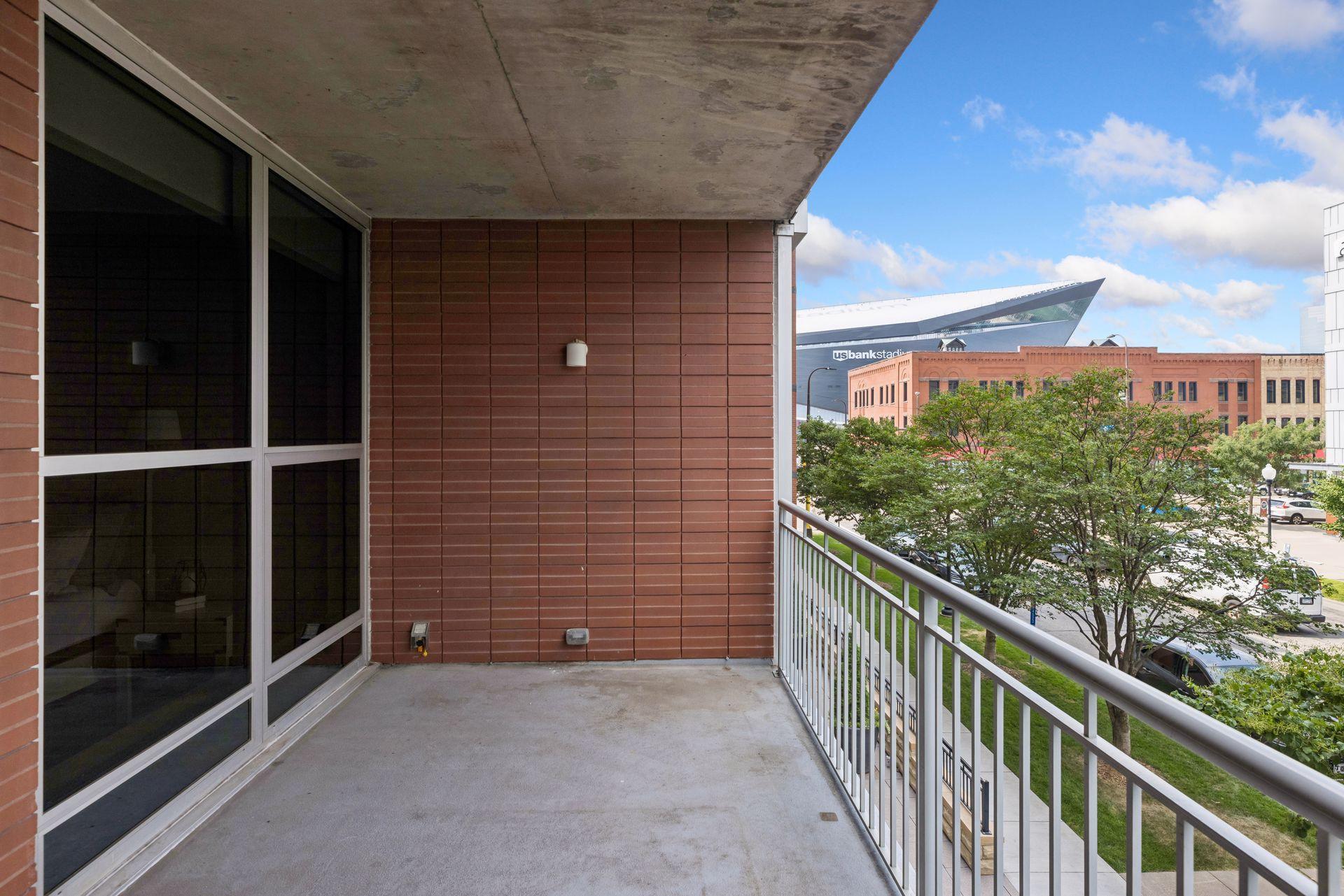 215 10th Avenue S Unit: 220