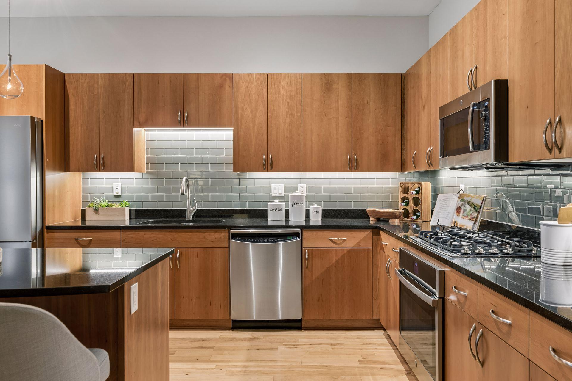 215 10th Avenue S Unit: 220
