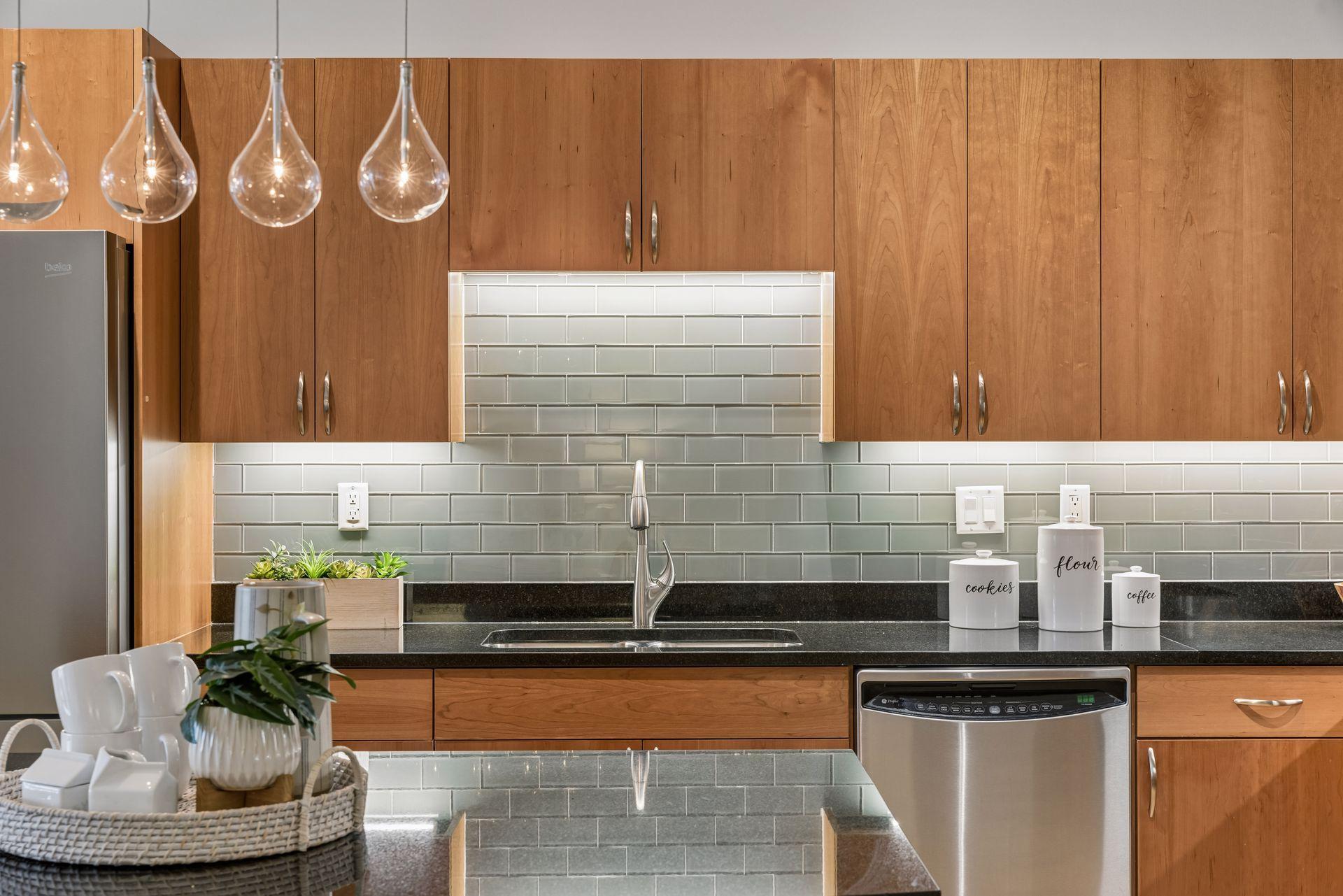 215 10th Avenue S Unit: 220