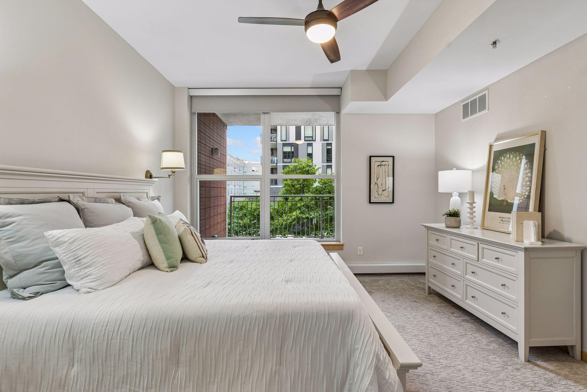 215 10th Avenue S Unit: 220