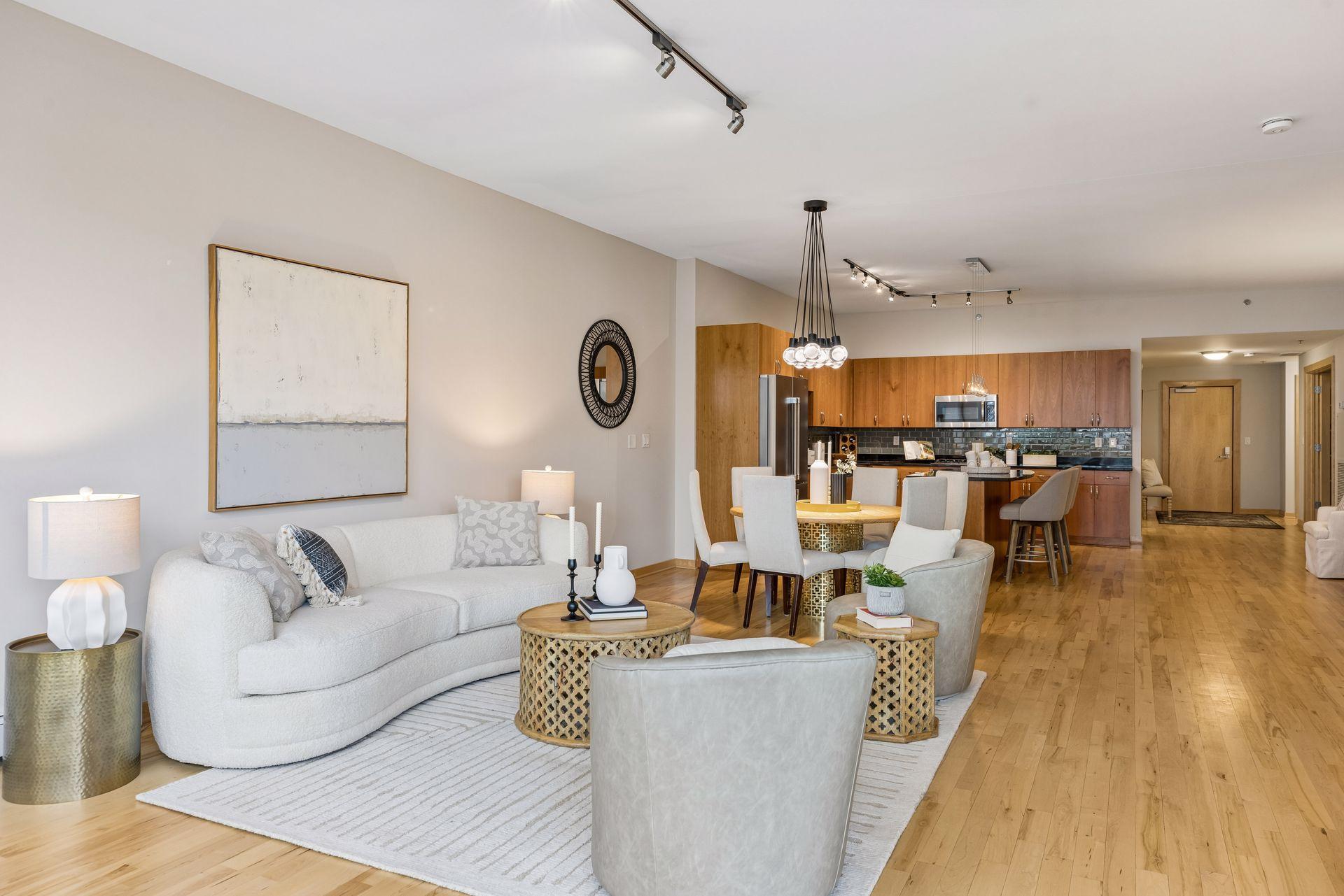 215 10th Avenue S Unit: 220