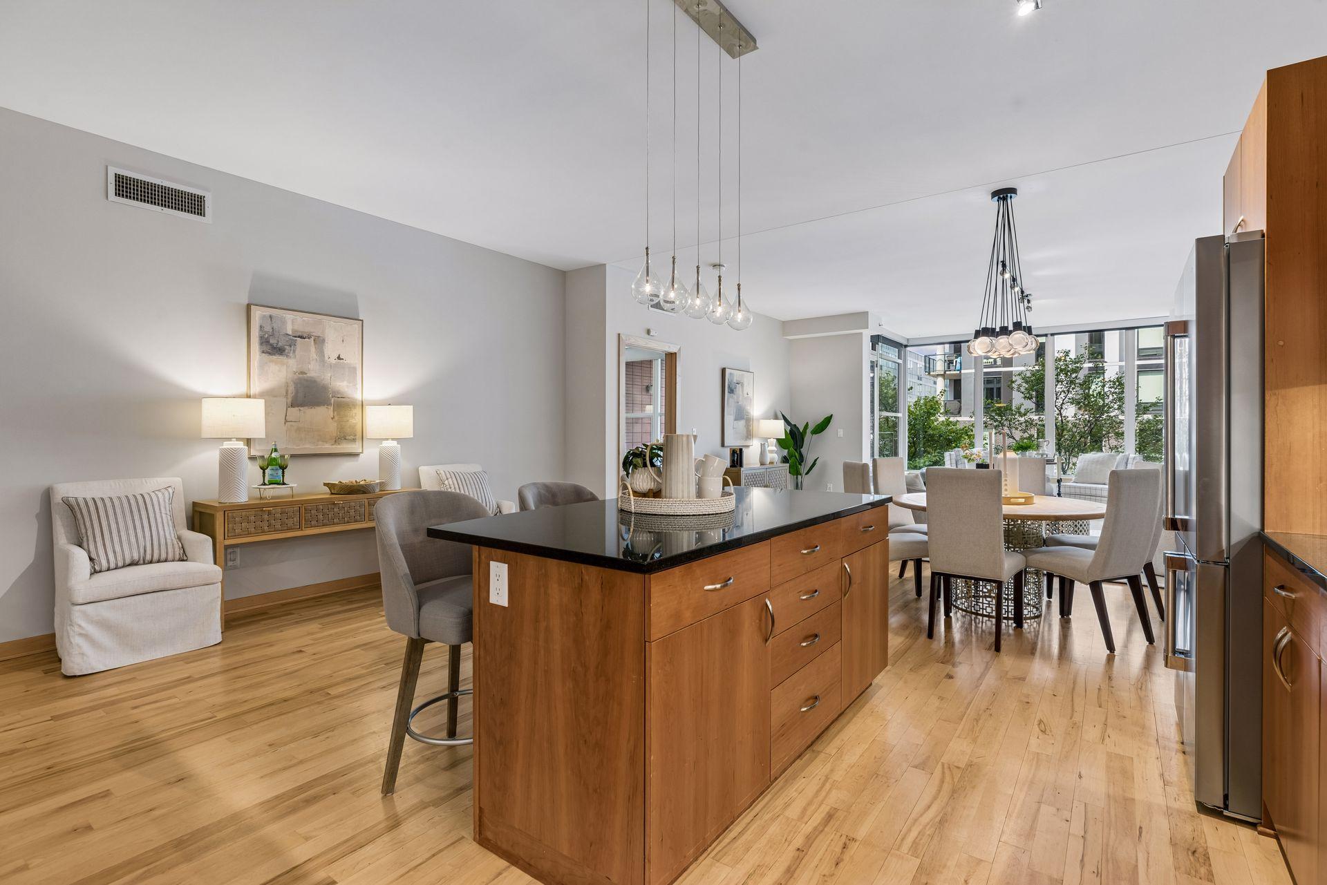 215 10th Avenue S Unit: 220