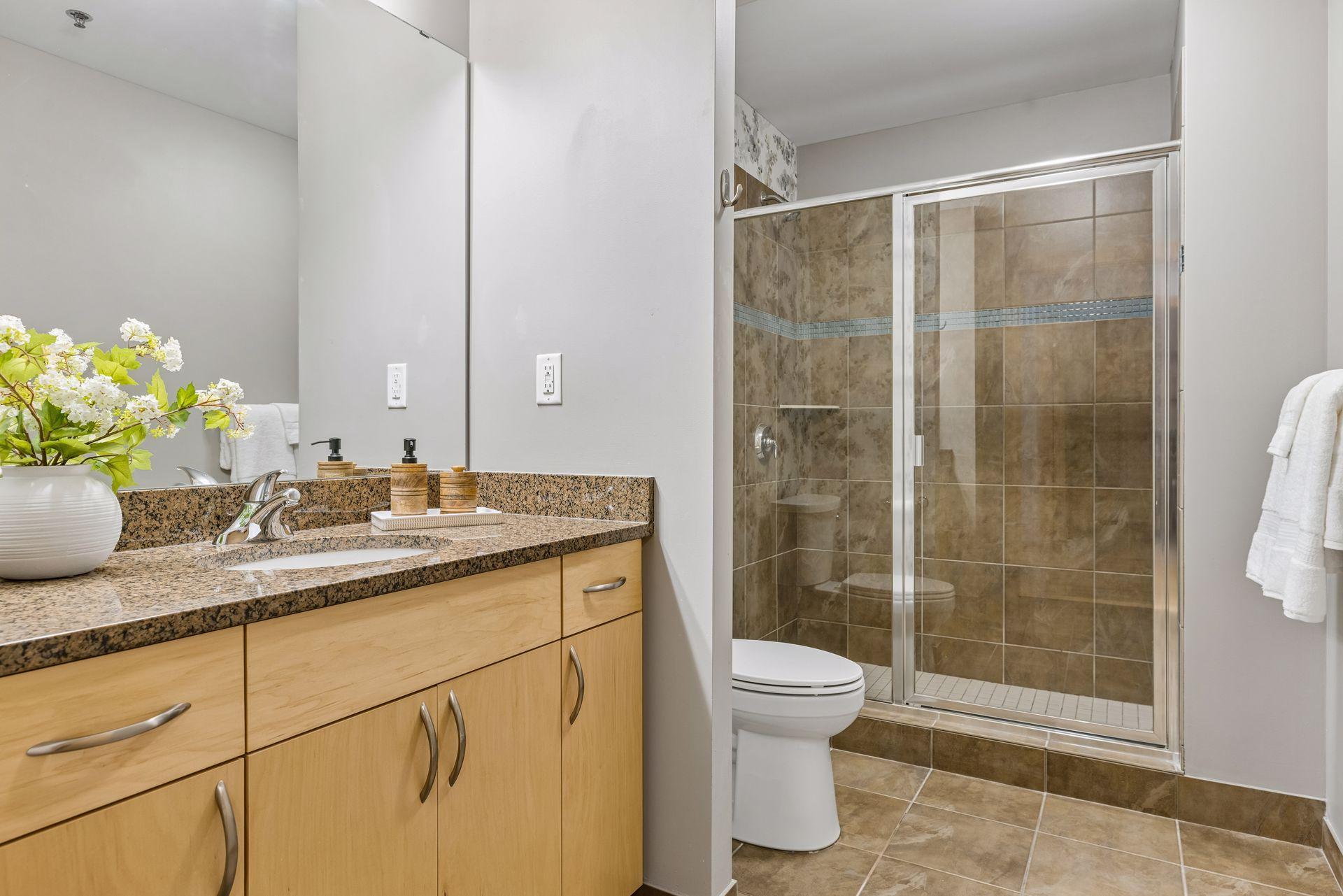 215 10th Avenue S Unit: 220