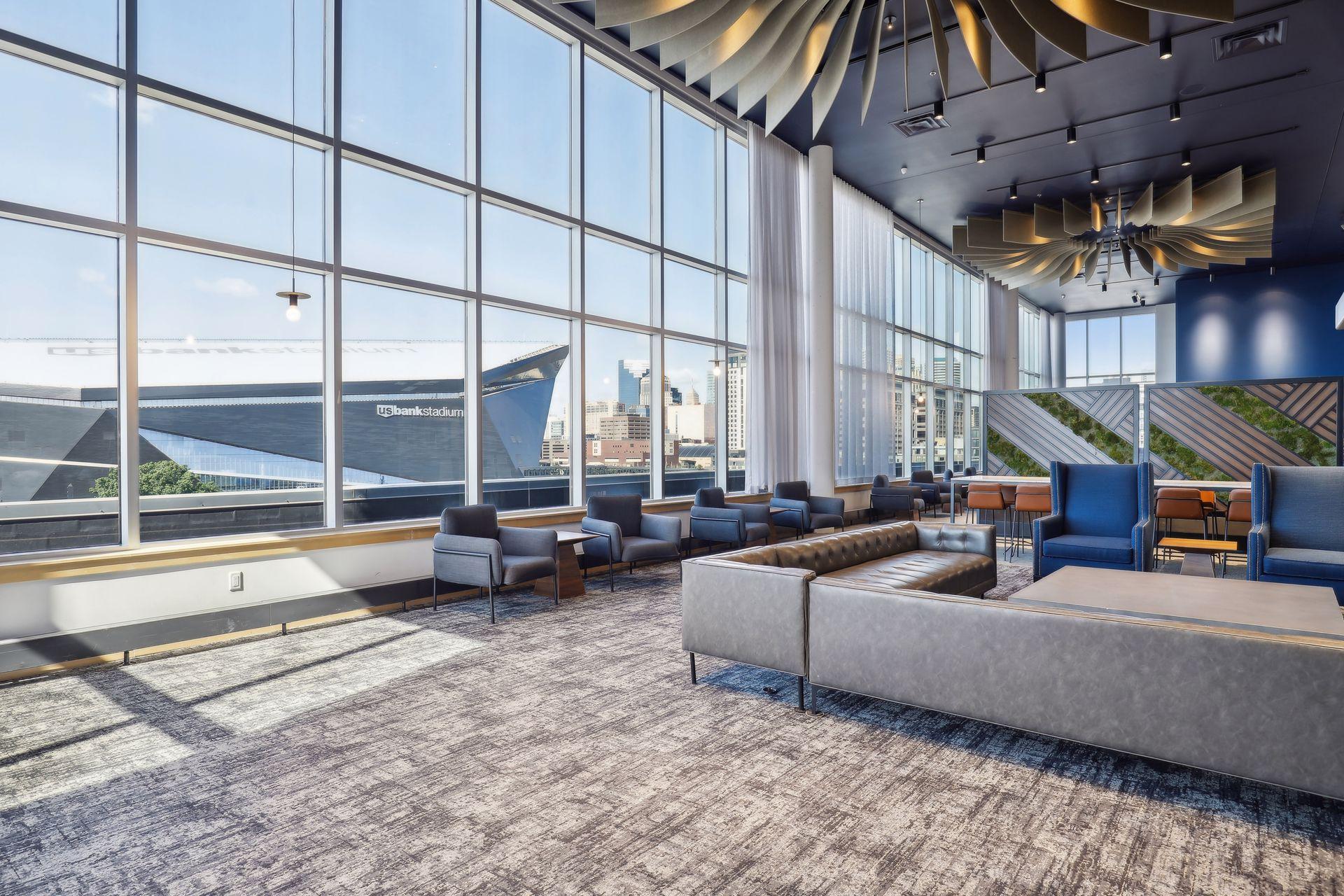 215 10th Avenue S Unit: 220