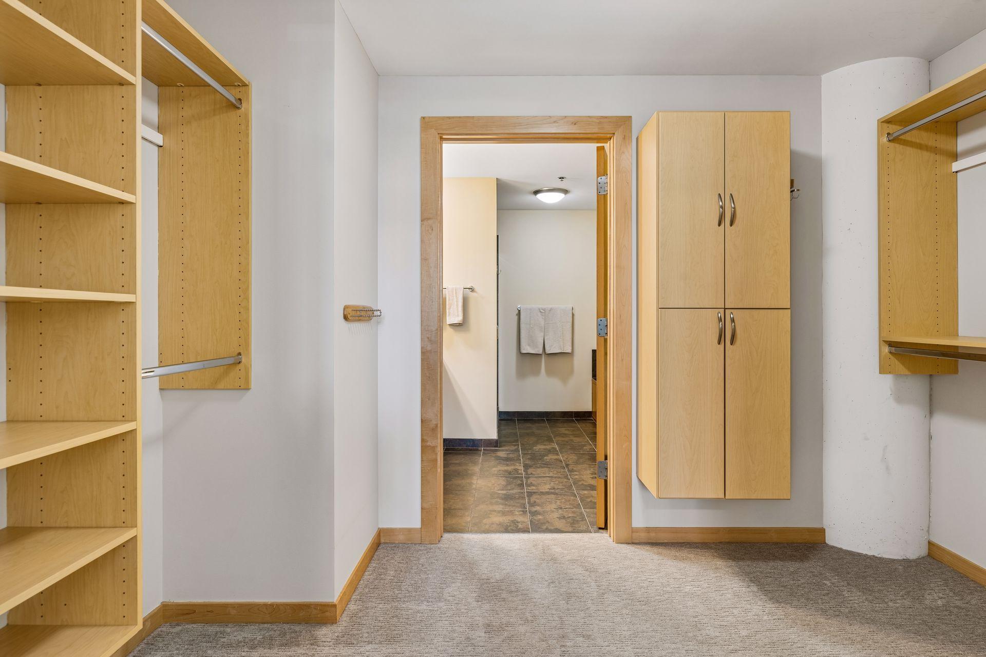 215 10th Avenue S Unit: 220