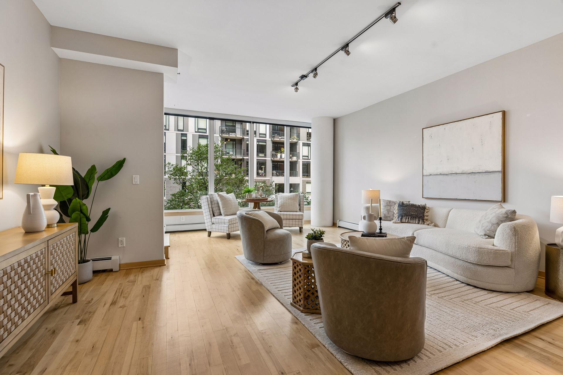 215 10th Avenue S Unit: 220