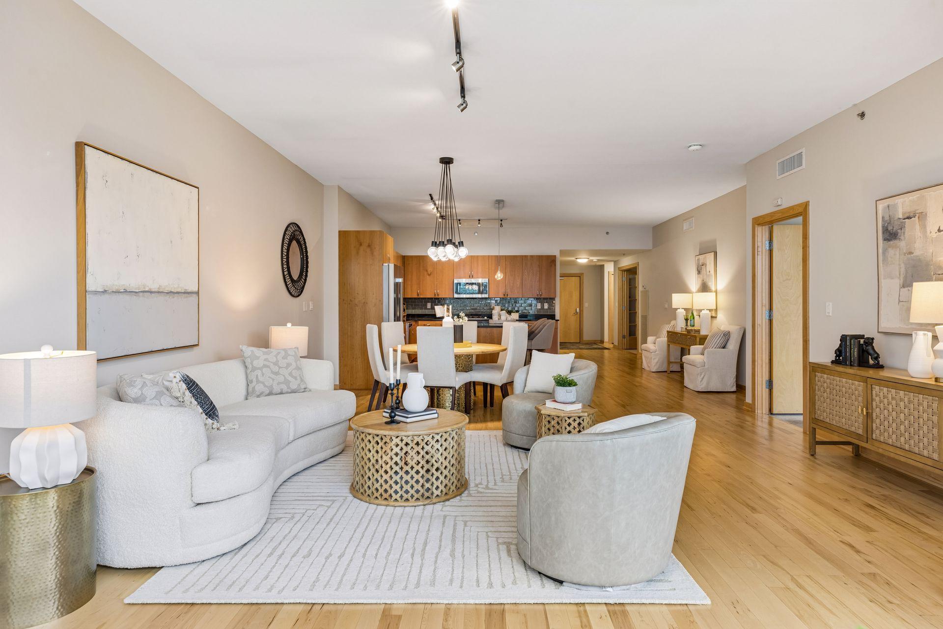 215 10th Avenue S Unit: 220