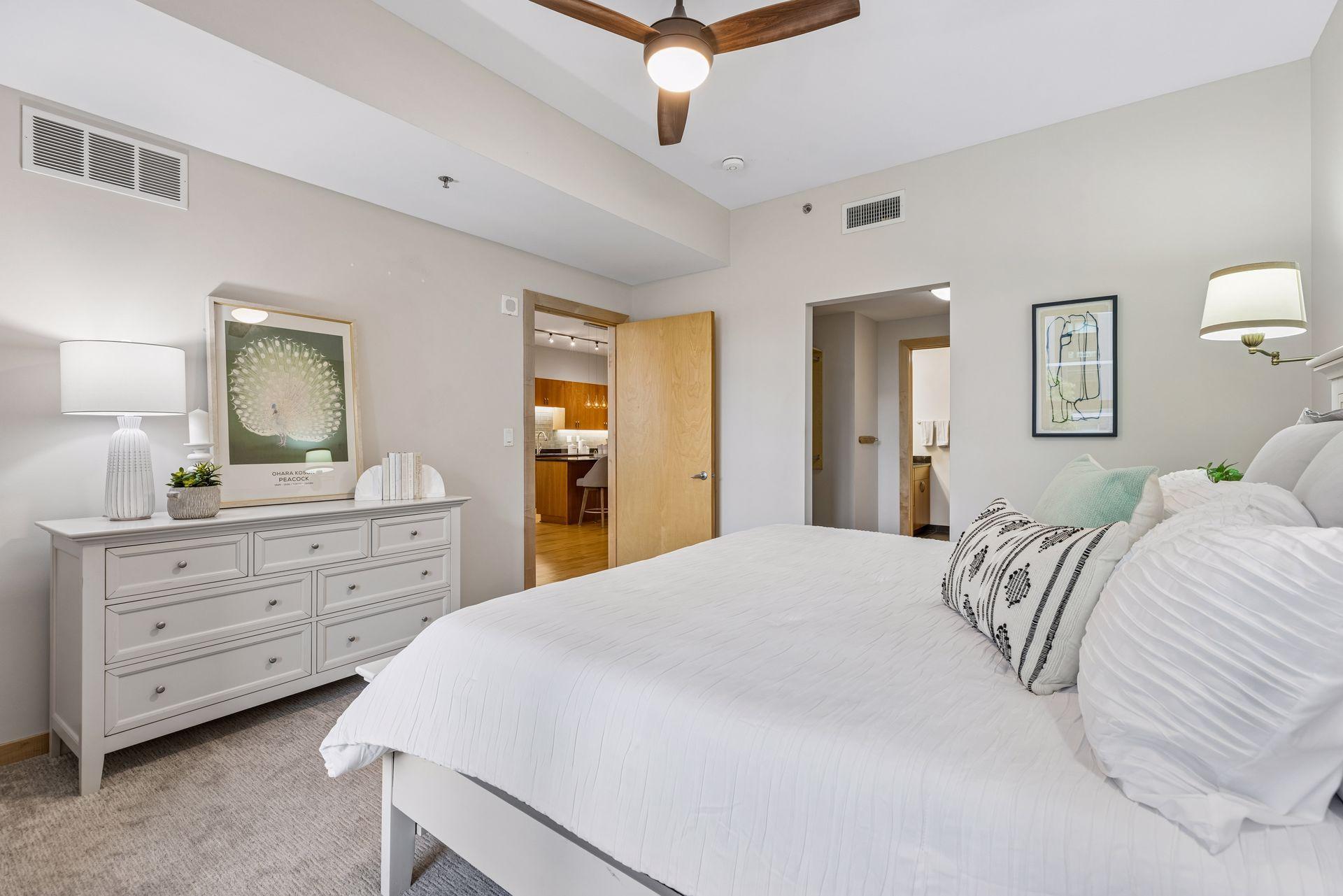 215 10th Avenue S Unit: 220