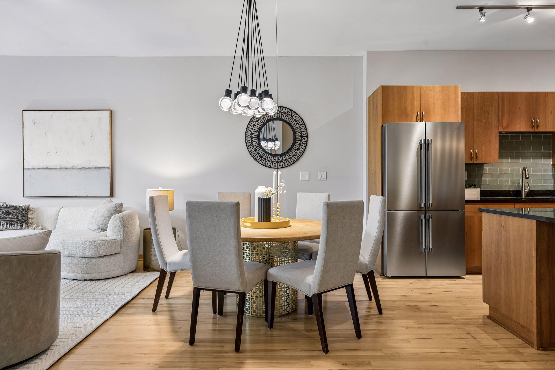 215 10th Avenue S Unit: 220