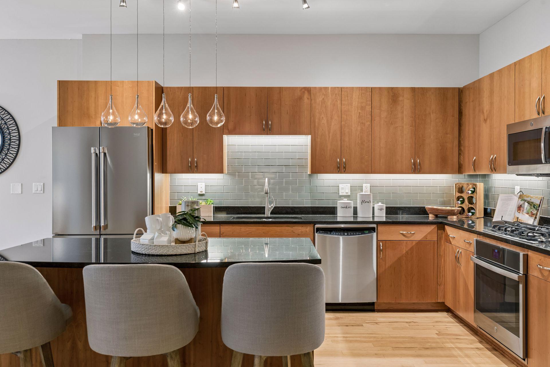 215 10th Avenue S Unit: 220