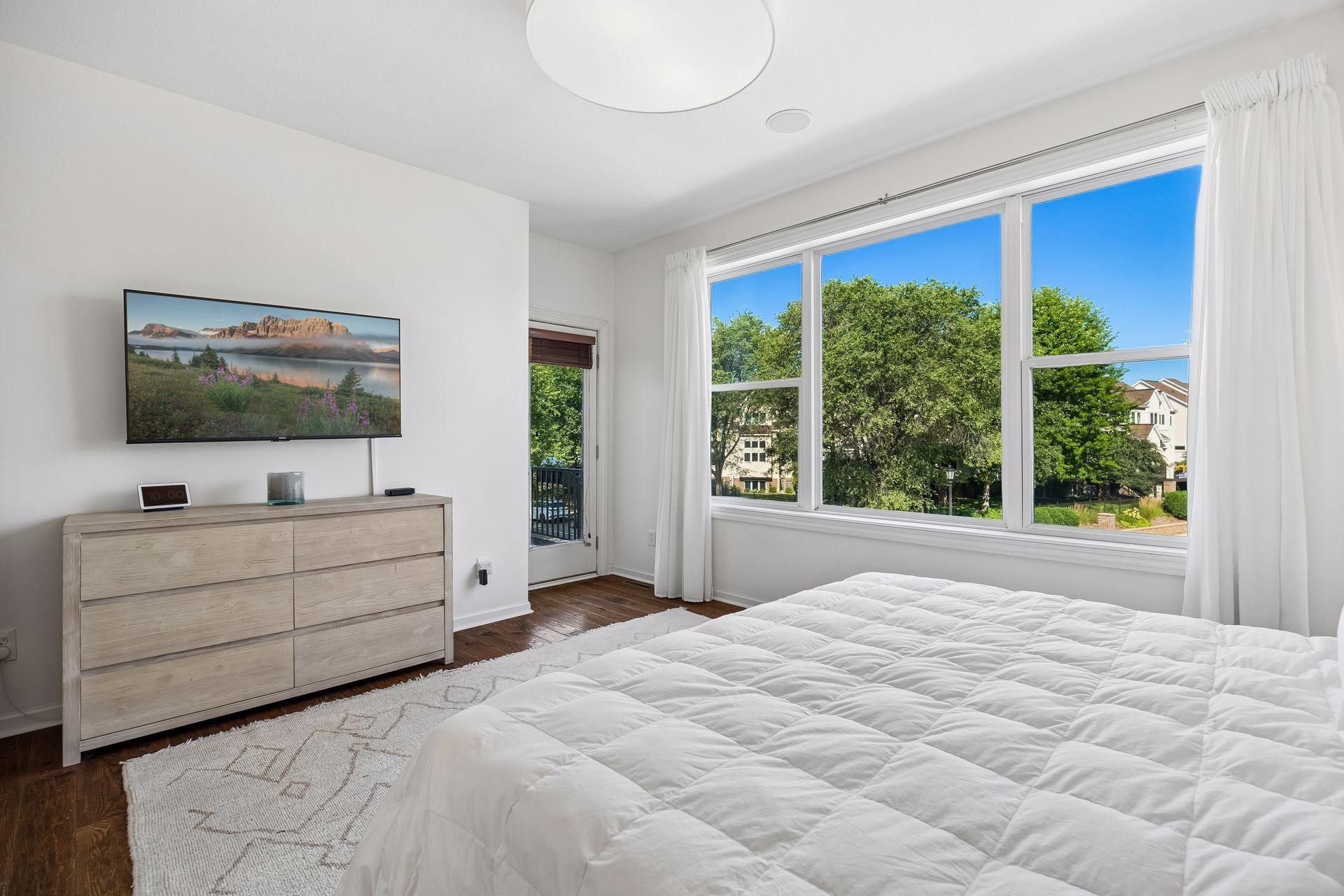1 4th Avenue N Unit: 101
