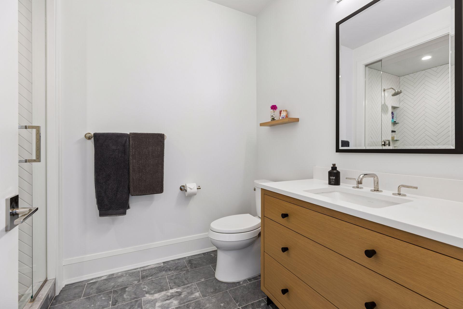 1111 W River Parkway Unit: 10E
