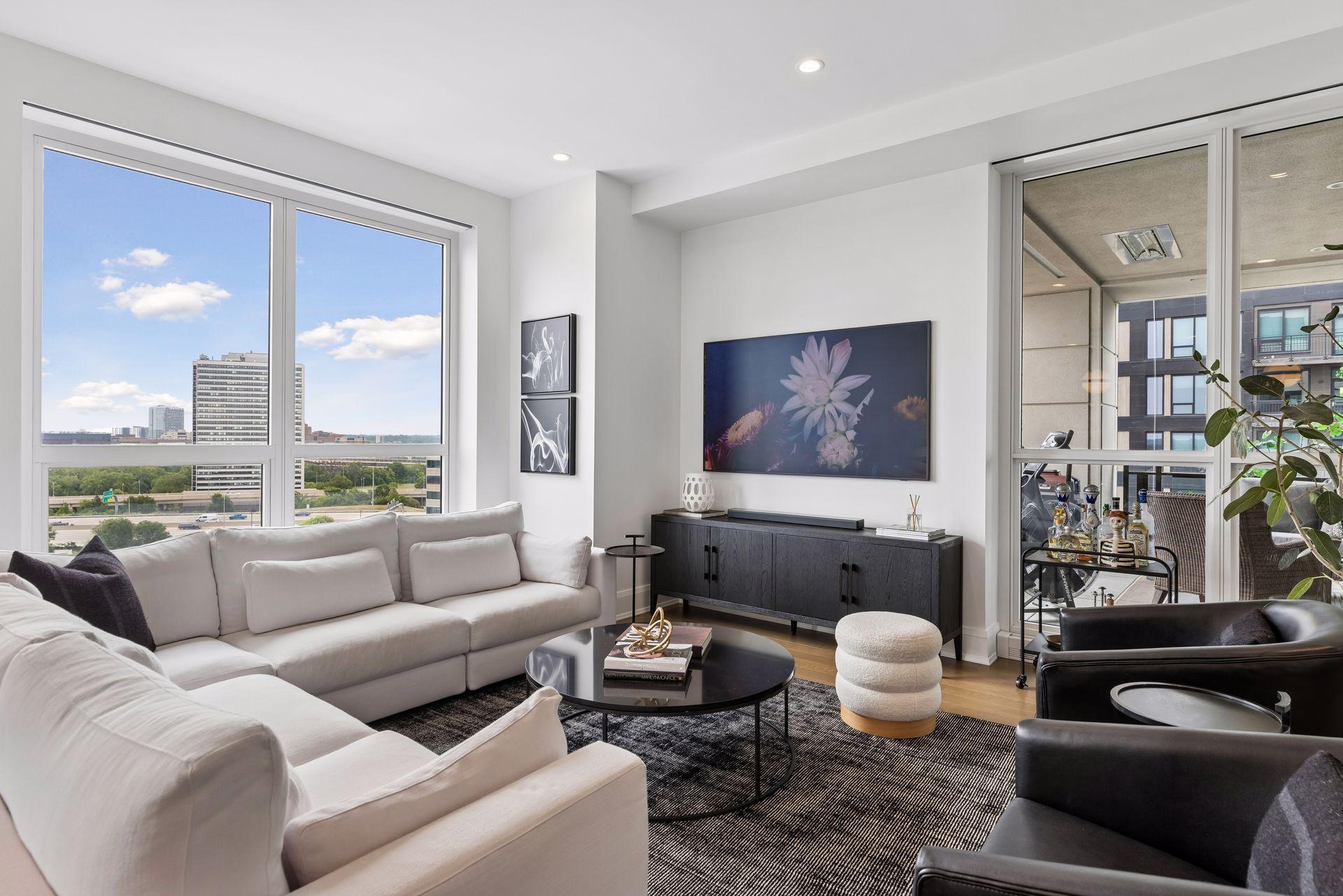 1111 W River Parkway Unit: 10E