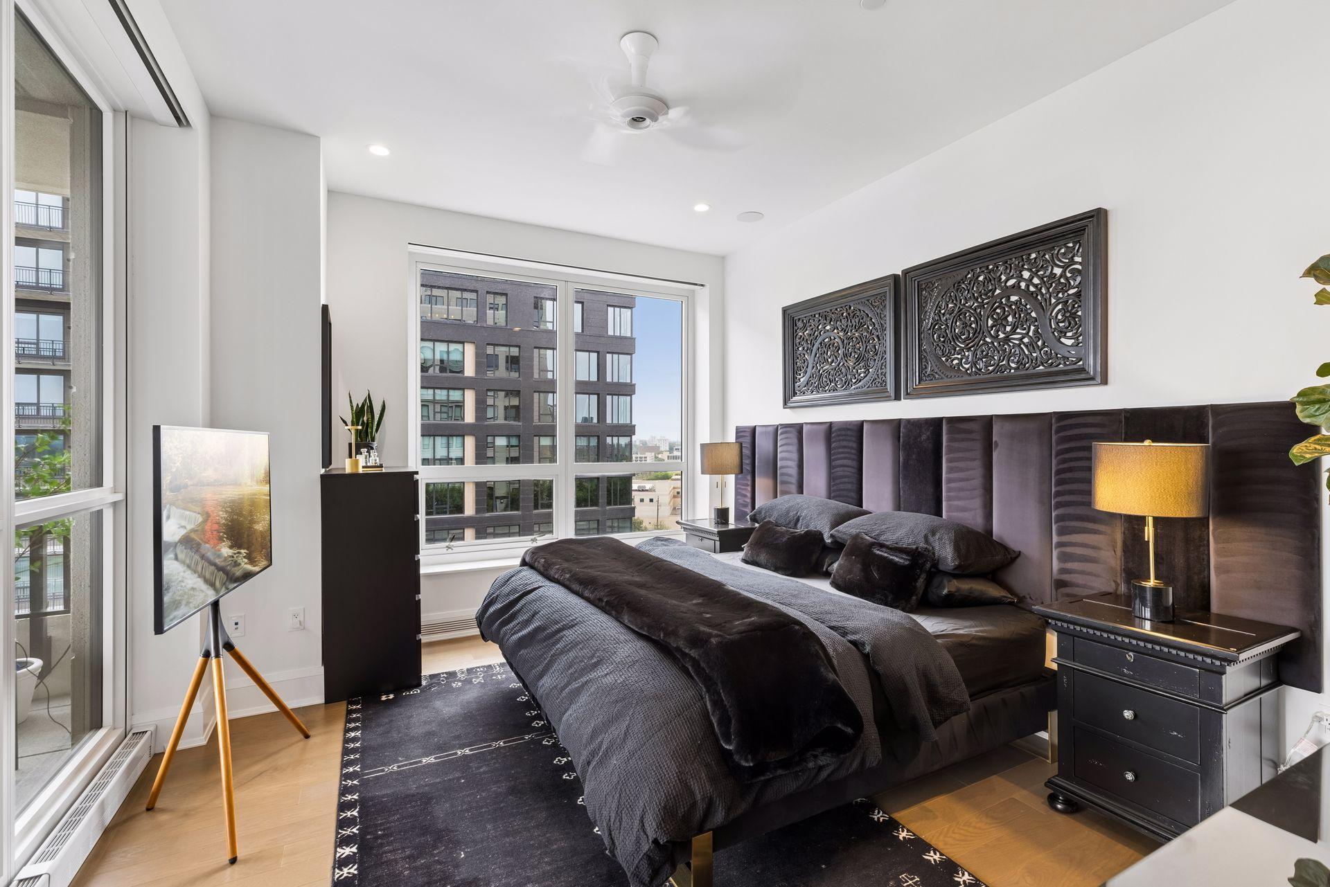 1111 W River Parkway Unit: 10E