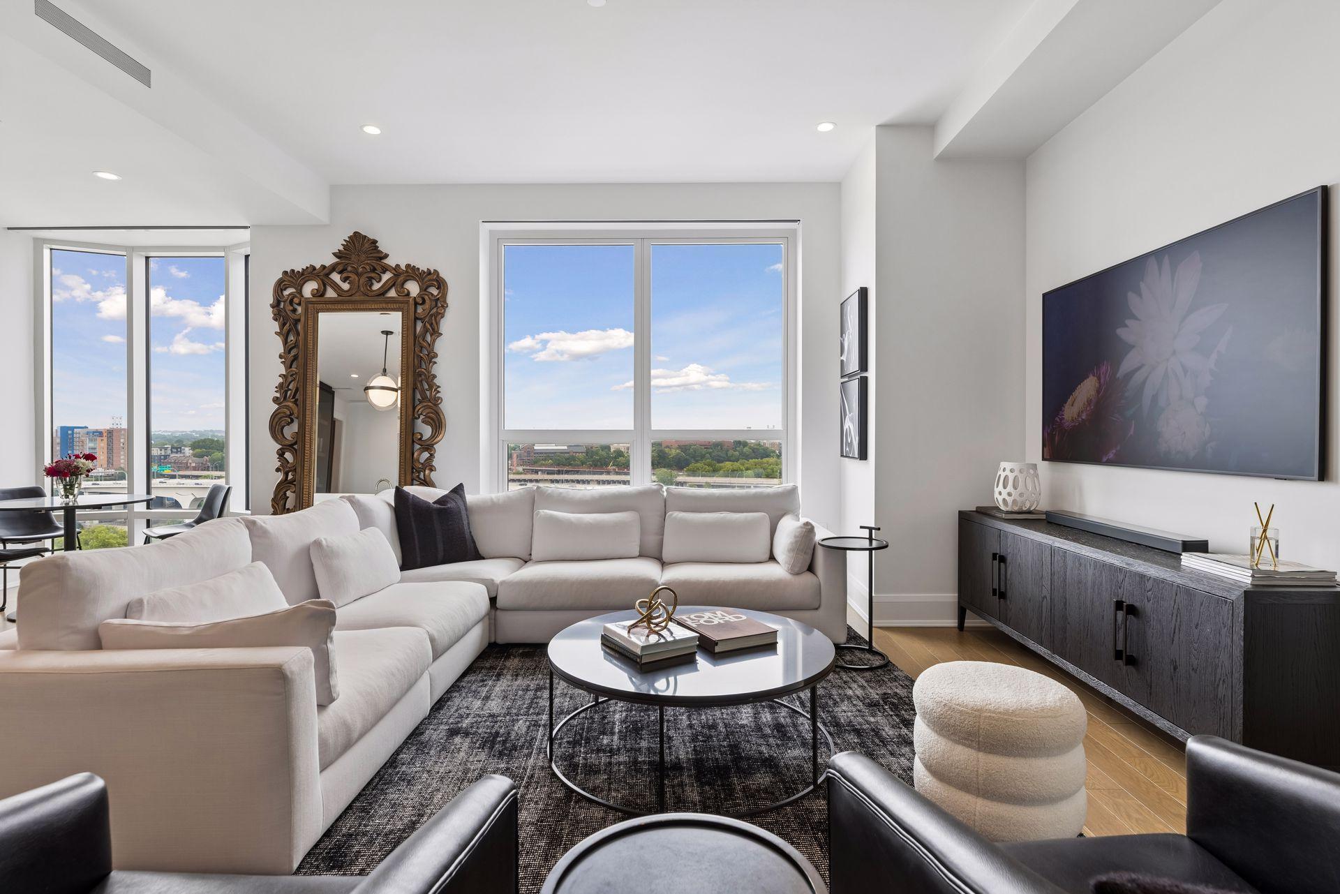 1111 W River Parkway Unit: 10E
