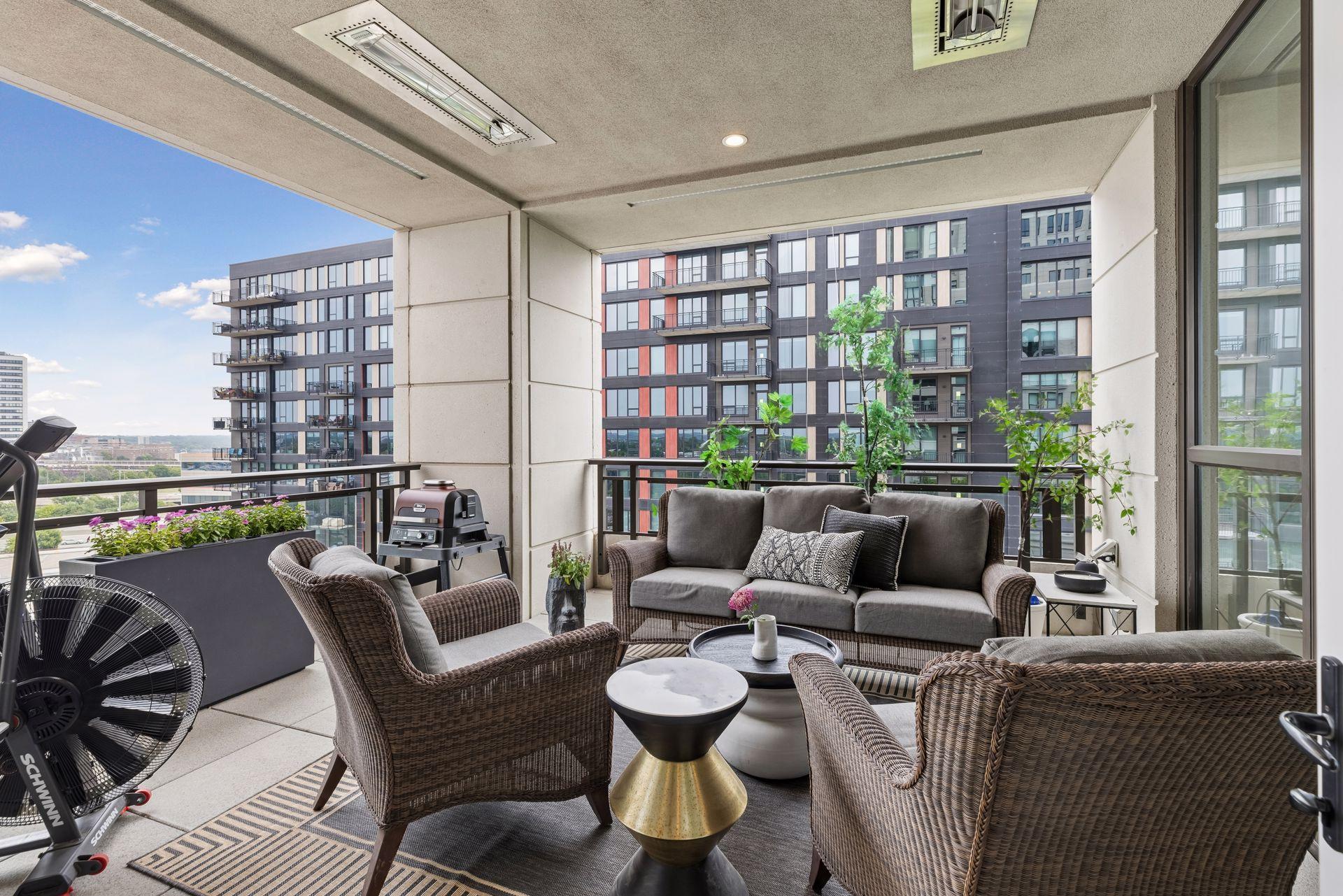 1111 W River Parkway Unit: 10E