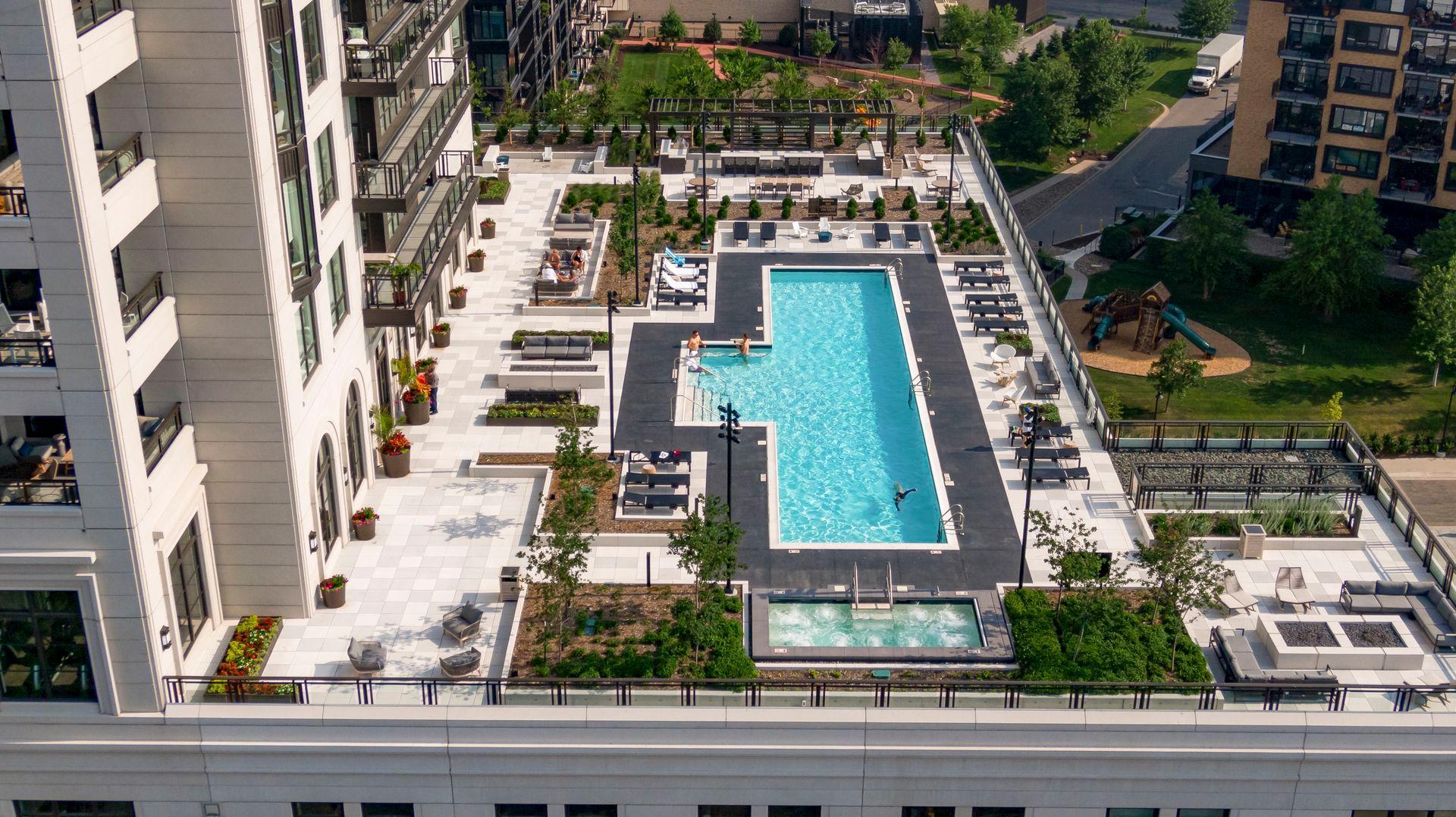 1111 W River Parkway Unit: 10E