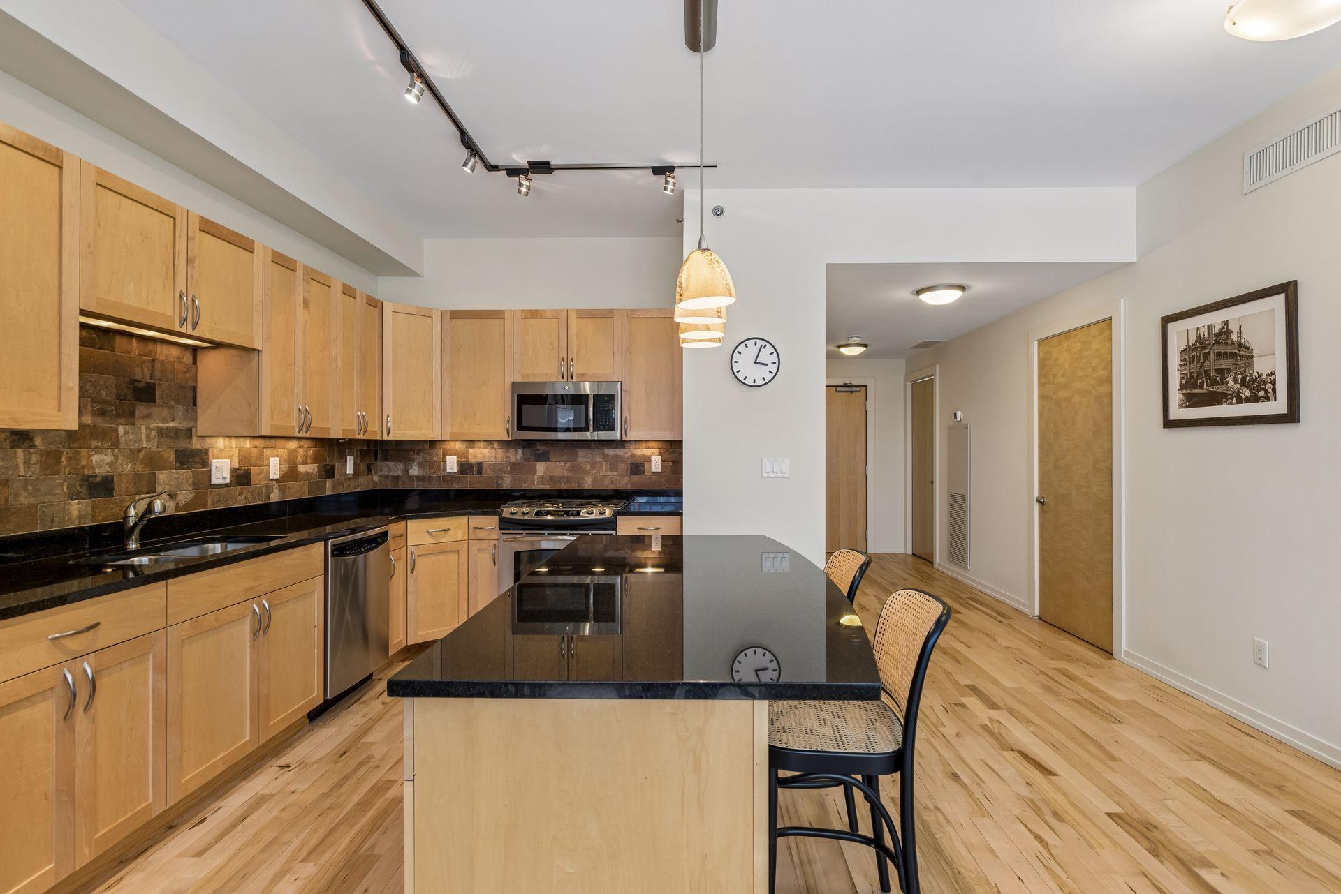 215 10th Avenue S Unit: 633