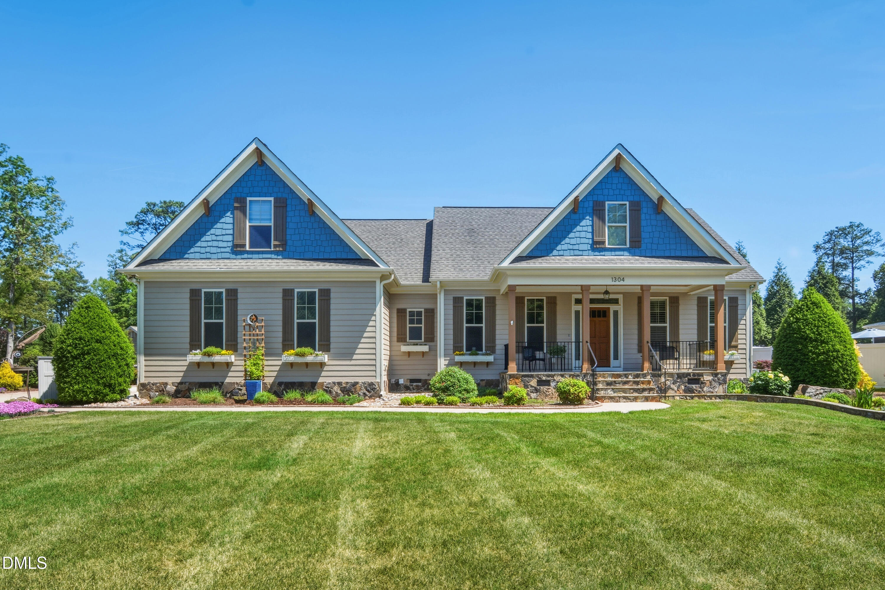 1304 Golden Bluff Lane