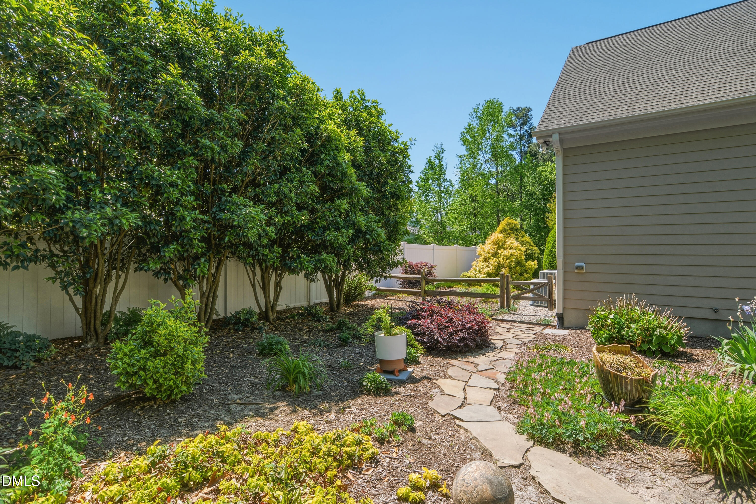 1304 Golden Bluff Lane