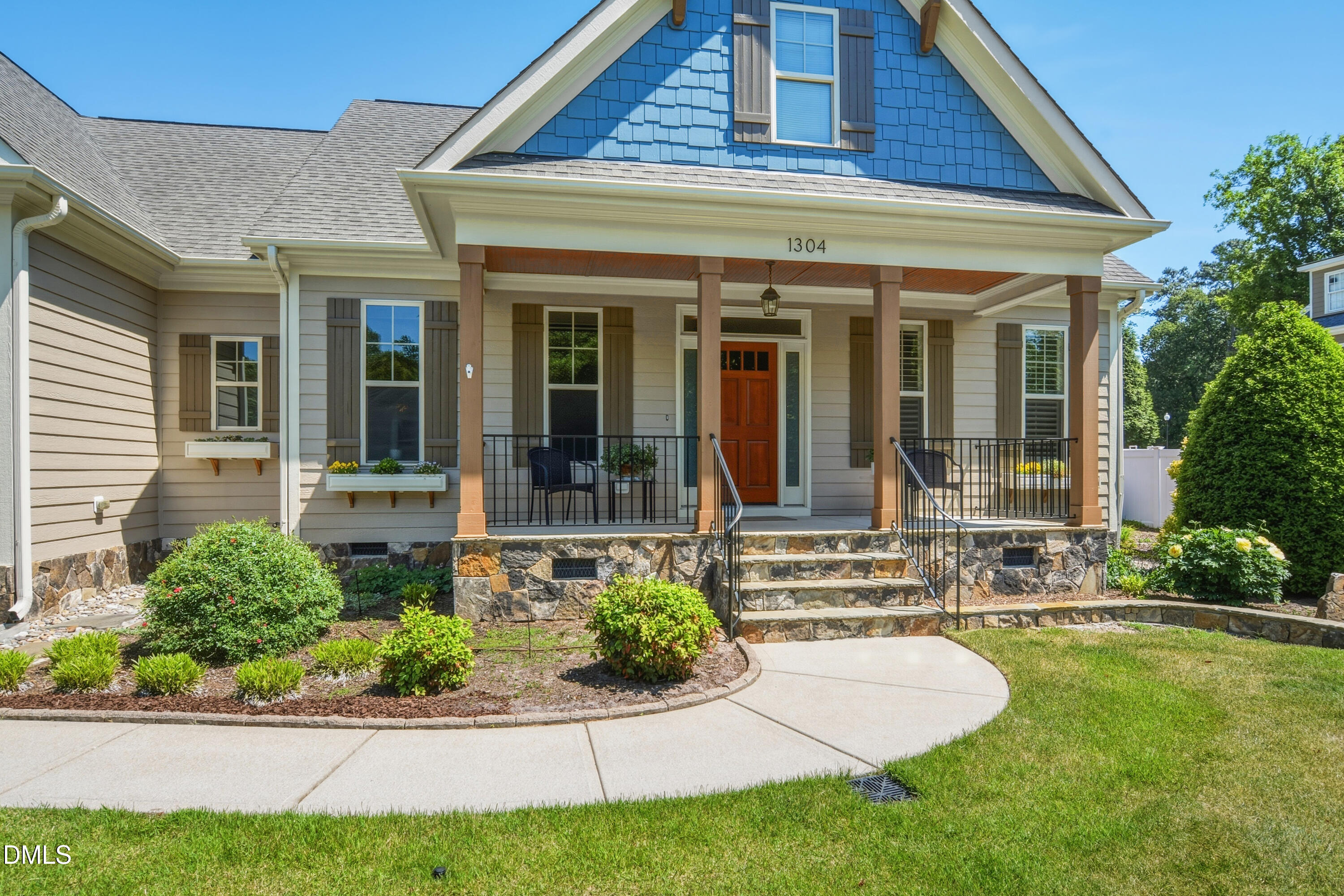 1304 Golden Bluff Lane