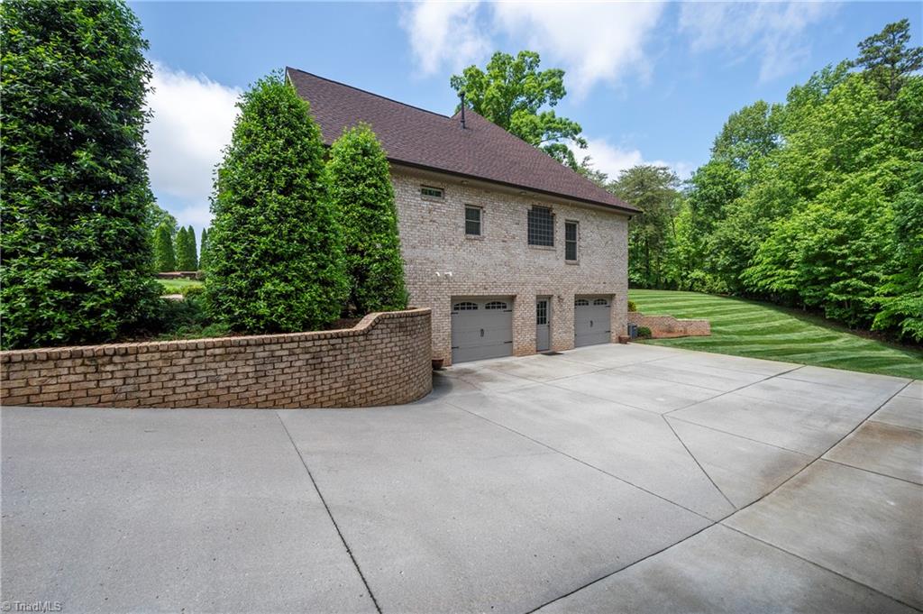 258 Mossy Oak Drive, Winston-Salem