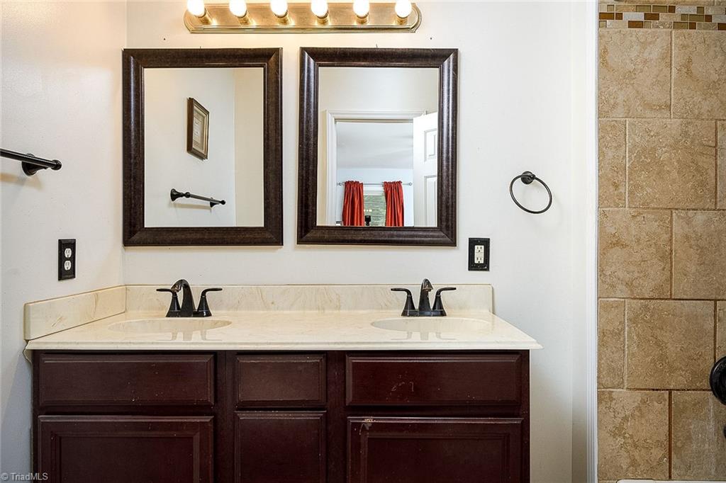 4248 Yeaton Glen Circle, Winston-Salem