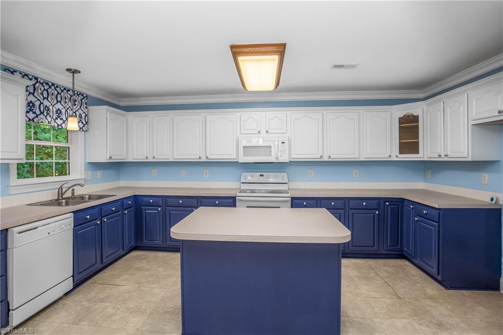 6004 Delburg Drive, Winston-Salem