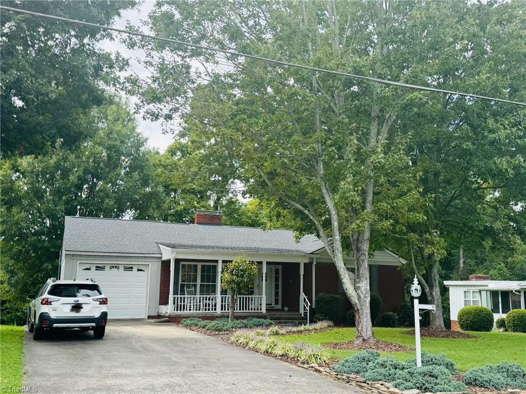938 Cliff Road