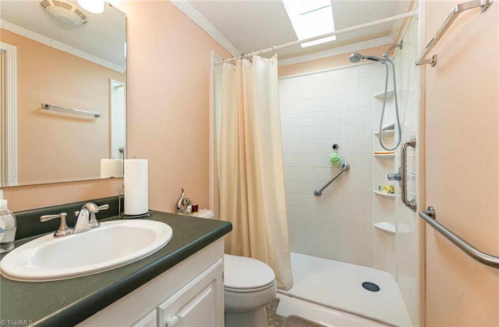 3933 Magnolia Place Lane, Winston-Salem