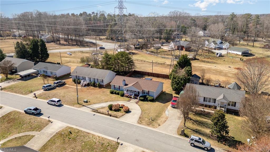 3933 Magnolia Place Lane, Winston-Salem