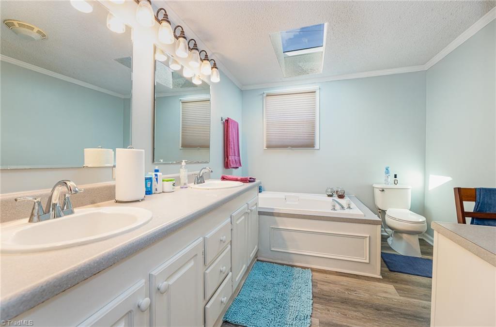 3933 Magnolia Place Lane, Winston-Salem