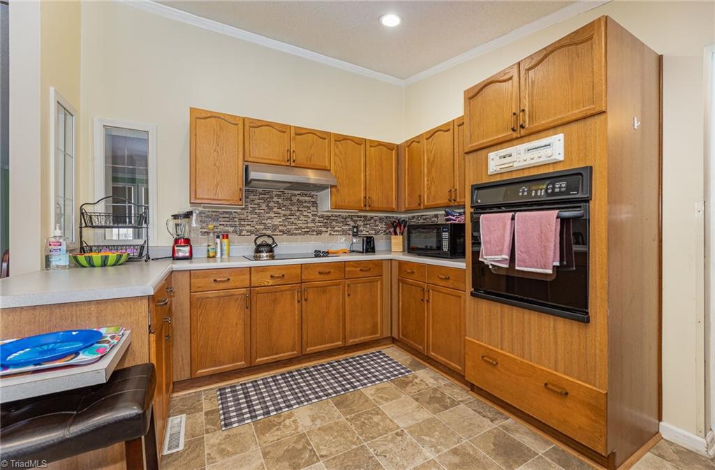3933 Magnolia Place Lane, Winston-Salem