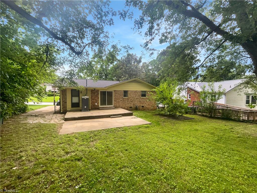 1606 Woodbriar Avenue