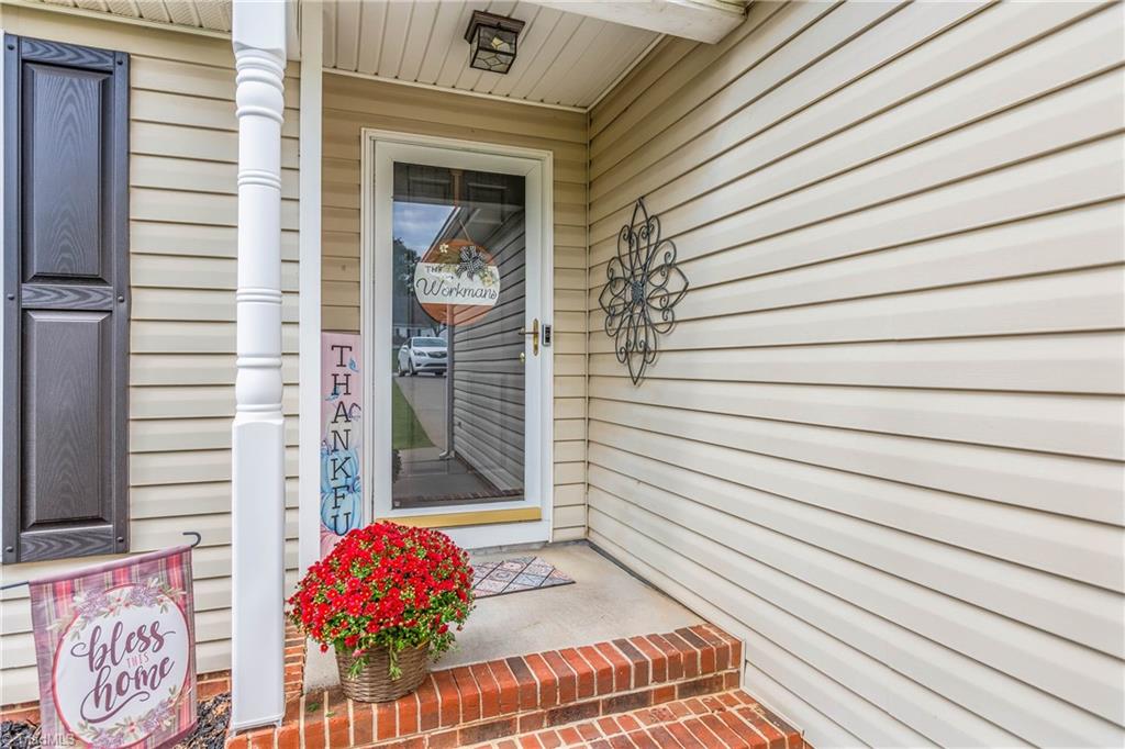 6031 Hickory Creek Road, Winston-Salem