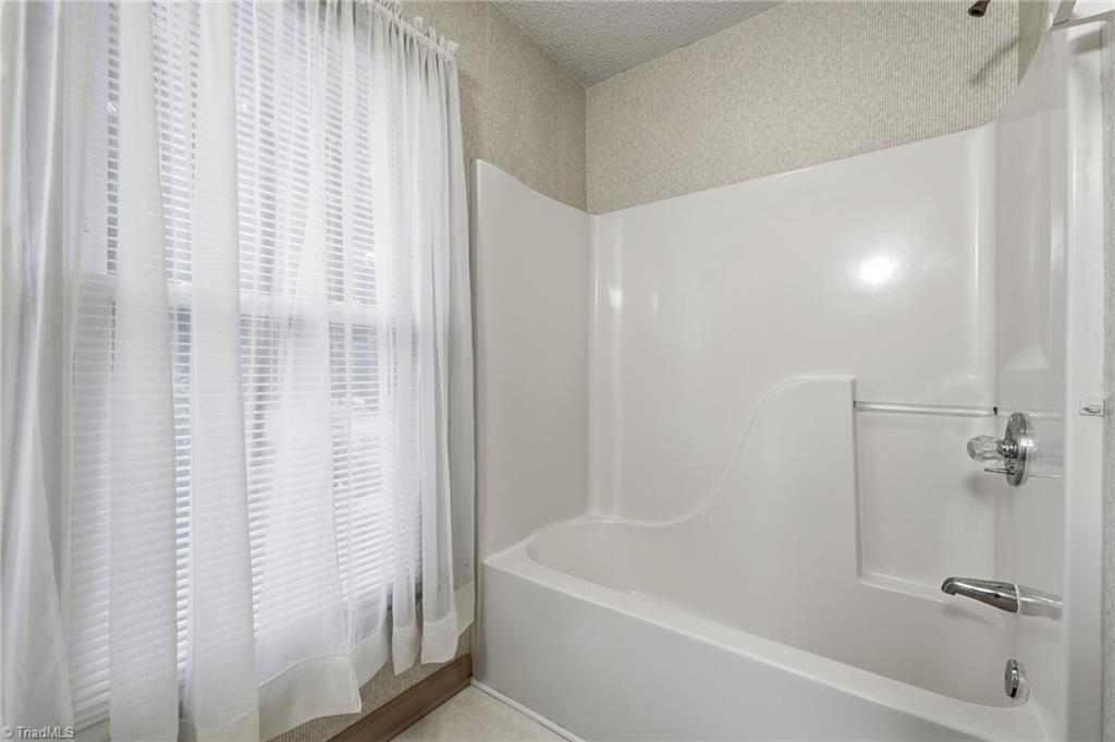 5200 Robin Lane