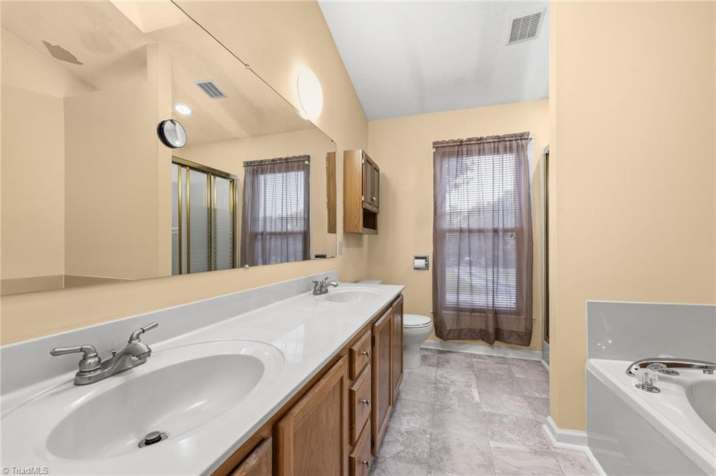 5200 Robin Lane