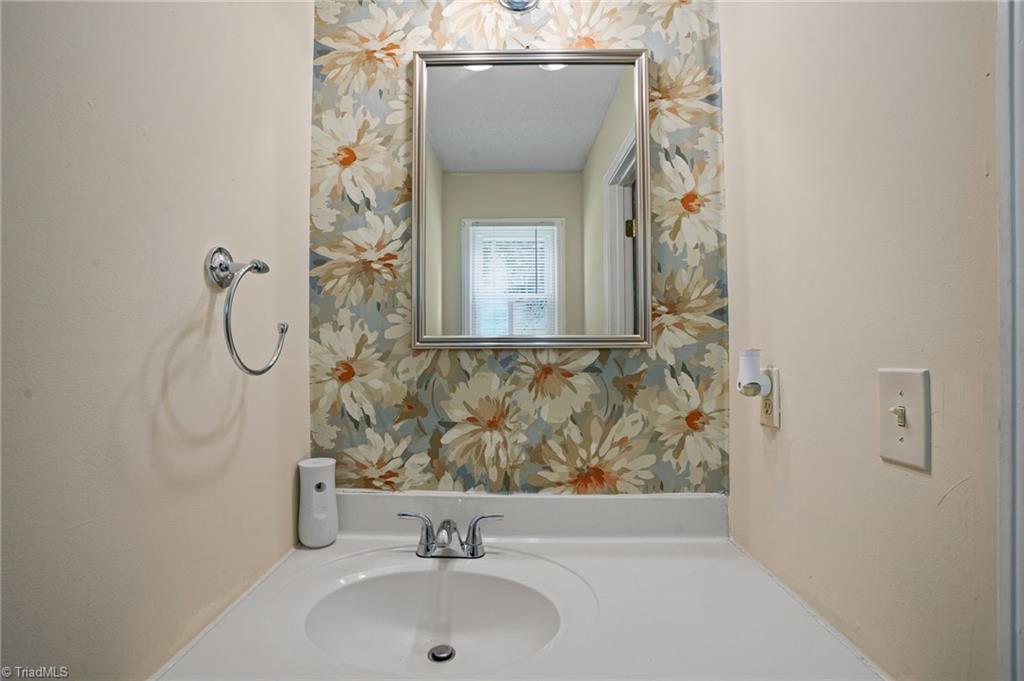 5006 Woodsboro Lane, Winston-Salem