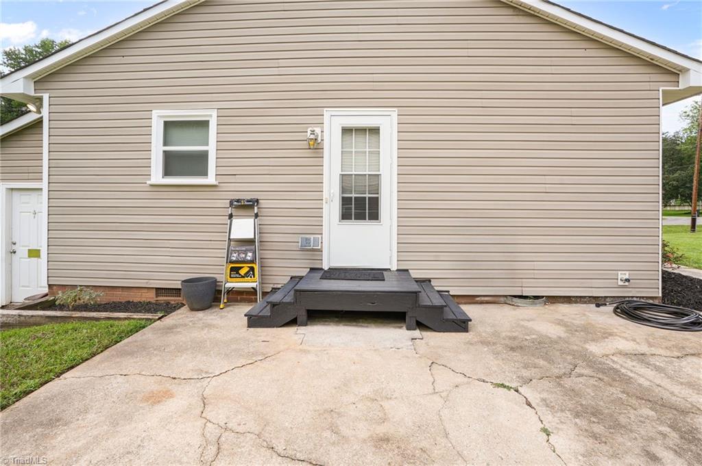 5006 Woodsboro Lane, Winston-Salem