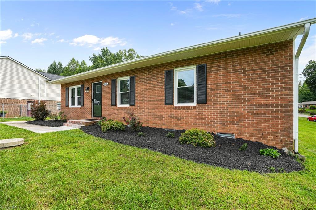 5006 Woodsboro Lane, Winston-Salem