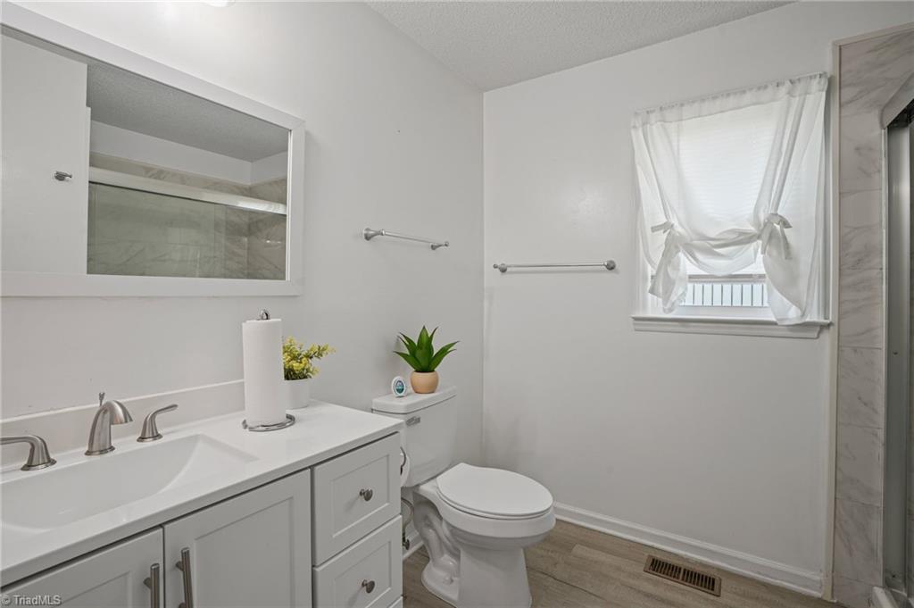 5006 Woodsboro Lane, Winston-Salem