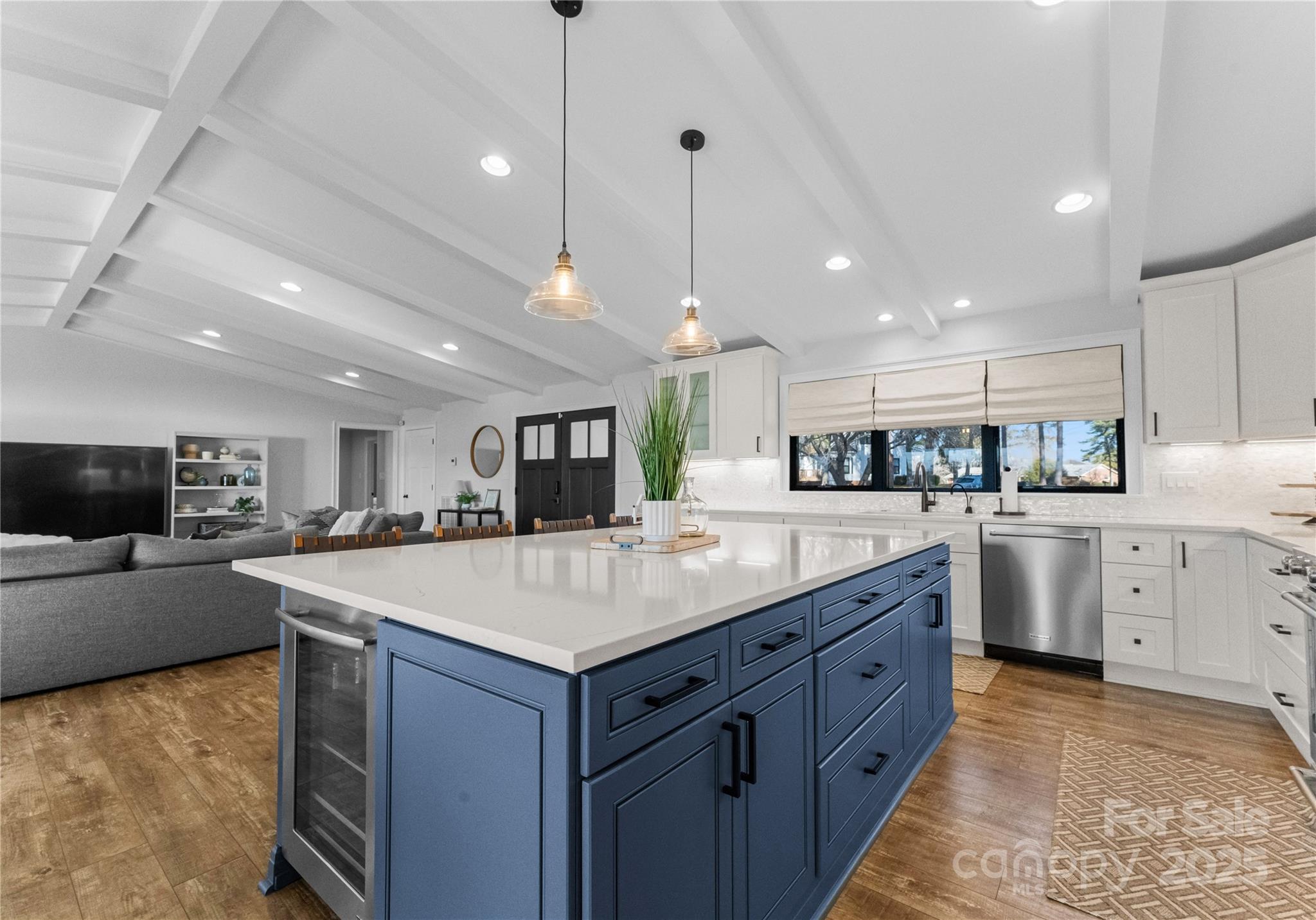 111 Breezeview Place