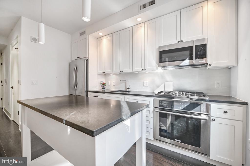 1011 M STREET NW 306